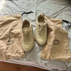 Gucci Off-White Sneakers with Logo Dust Bags